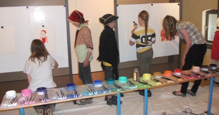 Kinder malen Bilder im LVR-Niederrheinmuseum Wesel
